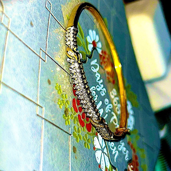 Vintage 14K Diamond Hinged Bangle Bracelet - Picture 5 of 8